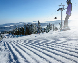 piste de skis avec un skieur